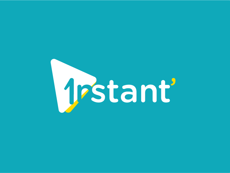 Logo 1nstant’ blanc et jaune sur fond bleu turquoise, design dynamique arrondi avec flèche en arrière plan.