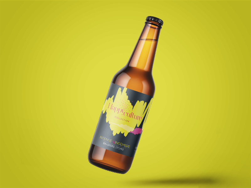Bouteille de bière Happyculture avec une étiquette noire et des touches de jaune et rose, sur un fond jaune vert.