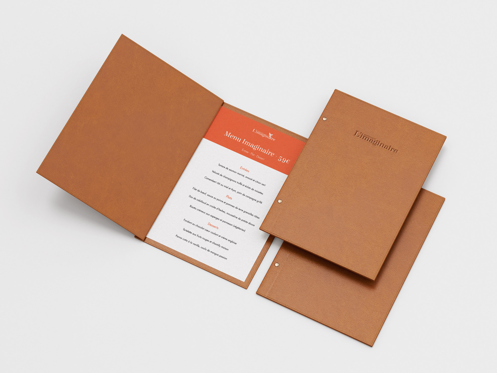Menu premium en cuir du restaurant L'Imaginaire, avec un design élégant et des finitions haut de gamme.