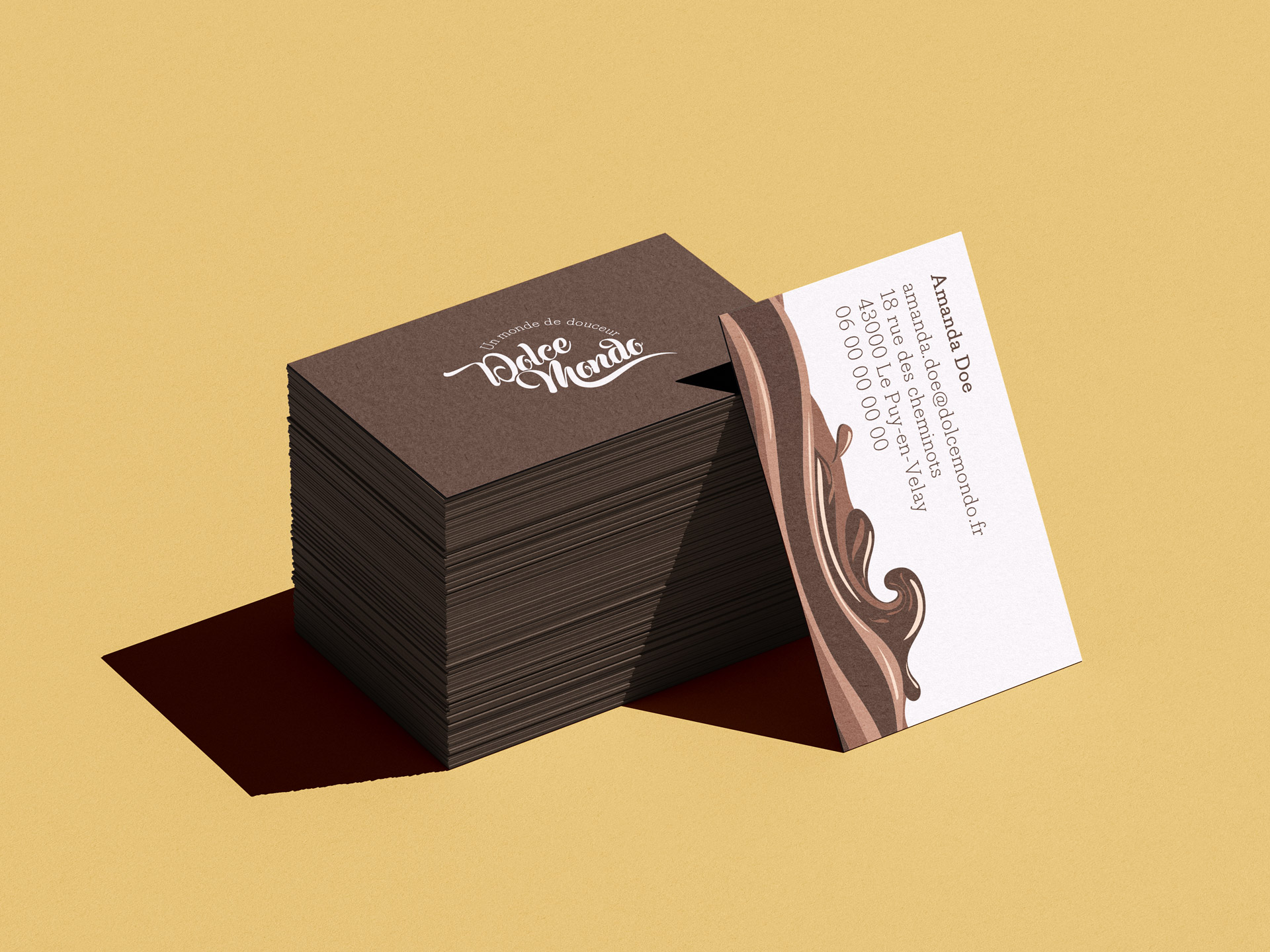 Carte de visite design Dolce Mondo - branding élégant et gourmet aux tons chocolat et crème.