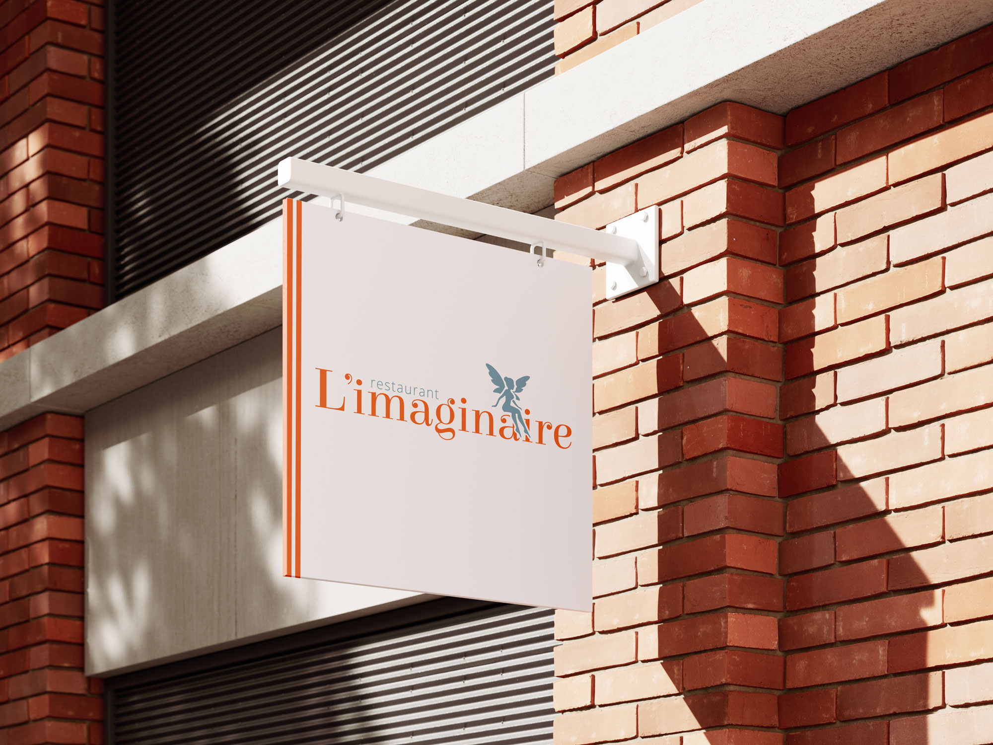 Enseigne suspendue du restaurant L'Imaginaire, intégrant son logo et sa charte graphique sur une façade en briques.