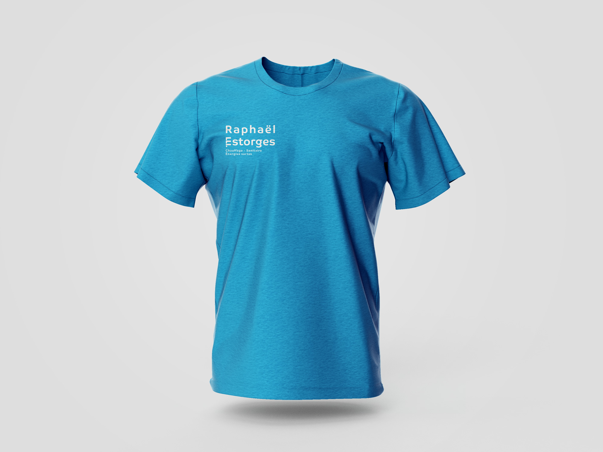 T-shirt bleu marqué avec le logo de l’identité visuelle pour plombier, conçu pour une image de marque moderne et professionnelle.
