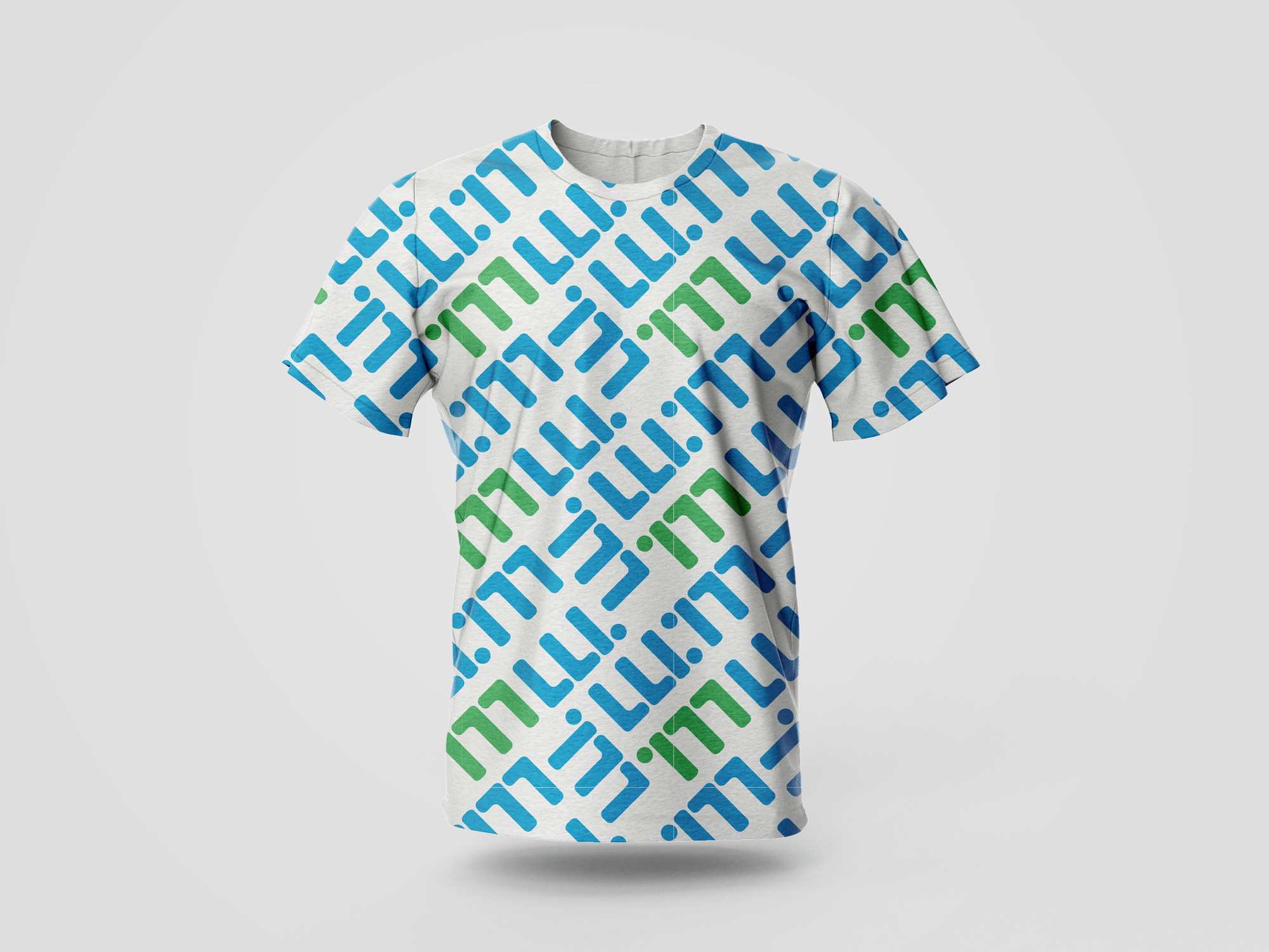 T-shirt à motif répétitif avec l’identité visuelle pour plombier, affichant un pattern inspiré du logo.